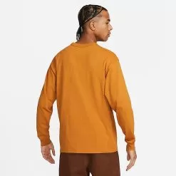 Men's Nike Sportswear Premium Essentials Long-Sleeve T-Shirt Desert Ochre - DO7390 754 7 Men's Nike Sportswear Premium Essentials Long-Sleeve T-Shirt Desert Ochre - DO7390 754 -Fashion Clothing Shop DO7390 754 M3