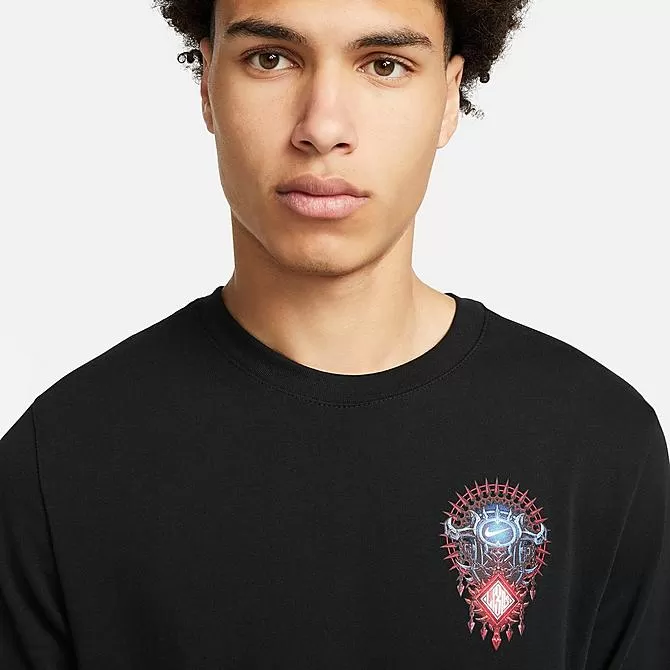 Men's Nike England Soccer Graphic Long-Sleeve T-Shirt Black - DQ8607 010 4 Men's Nike England Soccer Graphic Long-Sleeve T-Shirt Black - DQ8607 010 - Image 4
